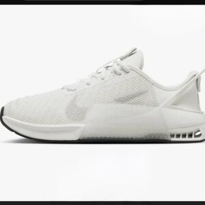 Women's Easy On Metcon 9 Size 6.5